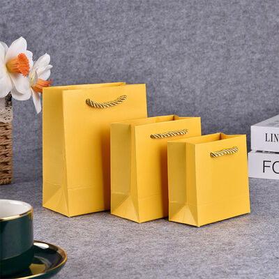 Bom preço Bolsas de cartão branco espessado Bolsas de presente Bolsas de roupas Bolsas personalizadas Bolsas de papel publicitário on-line